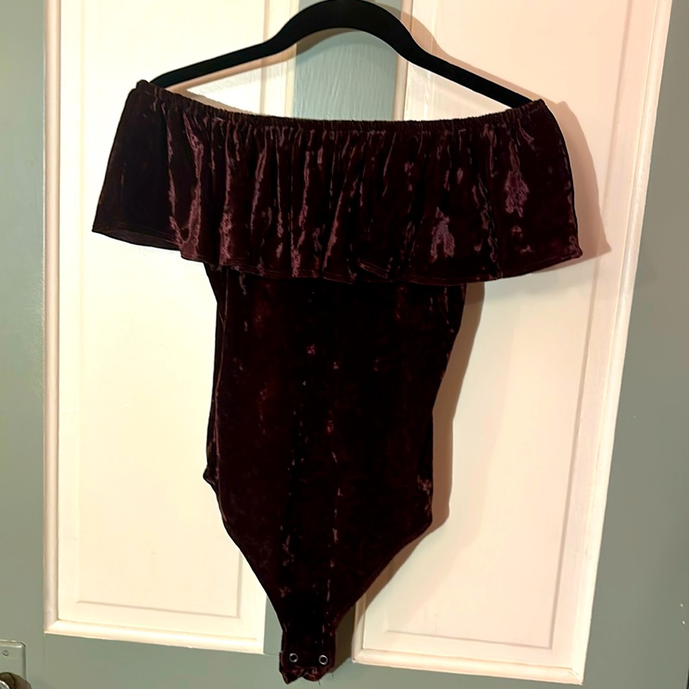 american eagle plum crushed velvet off-shoulder bodysuit